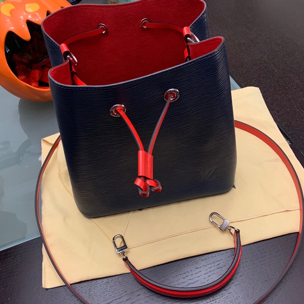 Louis Vuitton Neonoe in Epi Indigo - Picture 9 of 9
